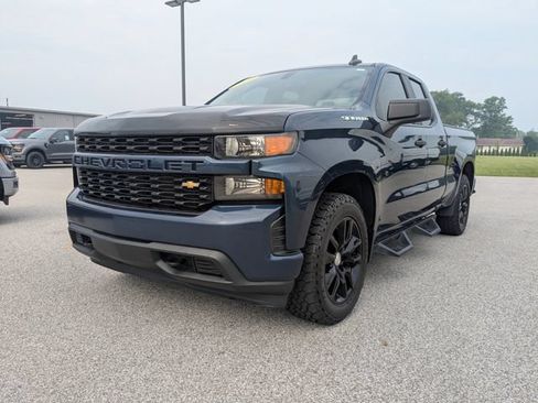Used 2020 Chevrolet Silverado 1500 Custom w/ Custom Value Package AWD/4WD image 1