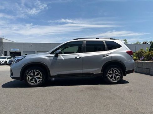 Used 2019 Subaru Forester Premium AWD/4WD image 4