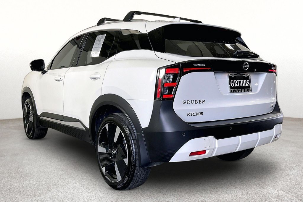 Used 2025 Nissan Kicks SR FWD image 14