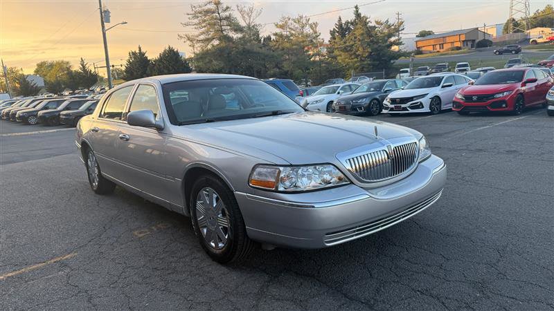 Used 2004 Lincoln Town Car Ultimate RWD image 3
