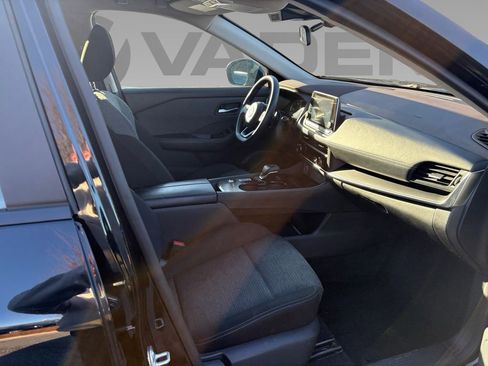 Used 2023 Nissan Rogue SV image 8