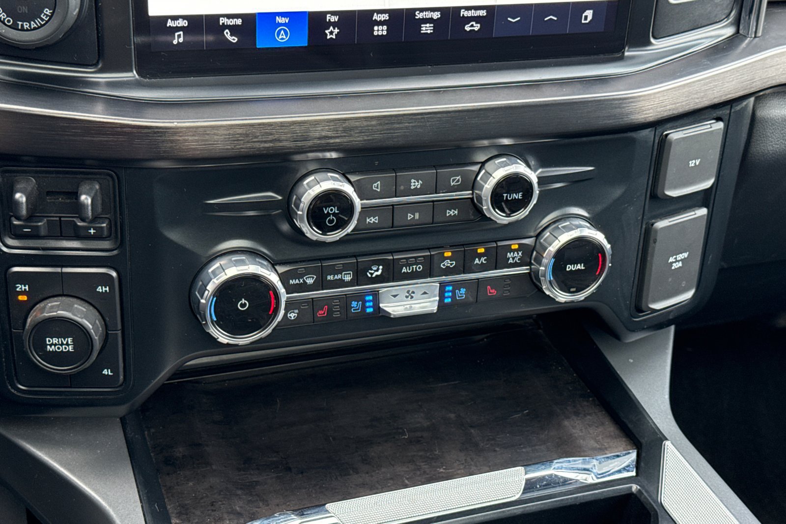 Used 2023 Ford F350 Lariat w/ Lariat Ultimate Package AWD/4WD image 20