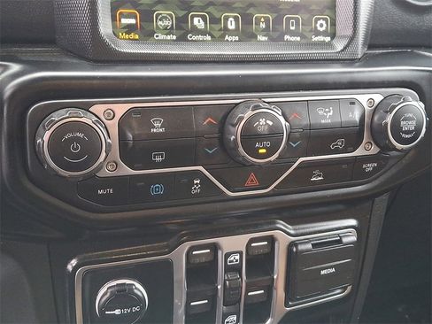 Used 2022 Jeep Wrangler Unlimited Sahara image 17