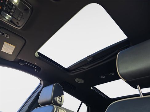 Used 2023 Chevrolet Traverse Premier image 35