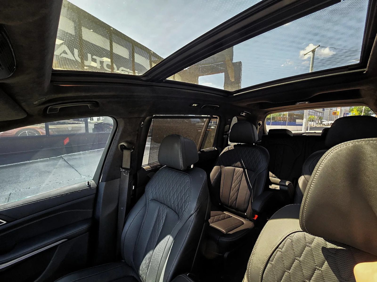 Used 2024 BMW X7 M60i w/ Executive Package AWD/4WD image 31