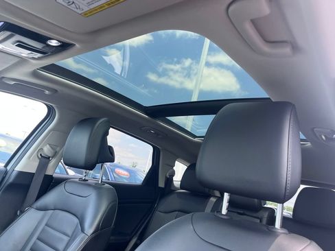 Certified 2025 Kia Sportage SX AWD/4WD image 19