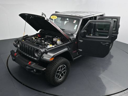 Used 2025 Jeep Gladiator Rubicon AWD/4WD image 40