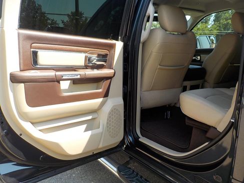 Used 2018 RAM 2500 Laramie w/ Convenience Group image 8