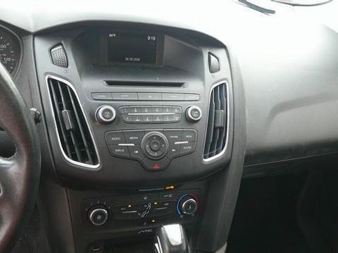 Used 2016 Ford Focus SE w/ Equipment Group 201A FWD image 7