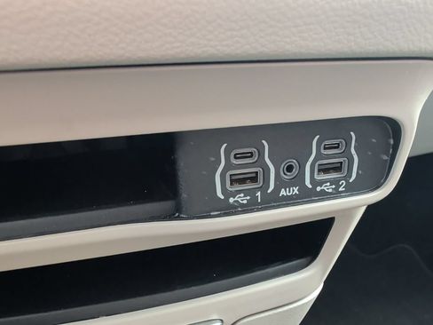 Used 2024 Chrysler Pacifica Touring-L FWD image 20