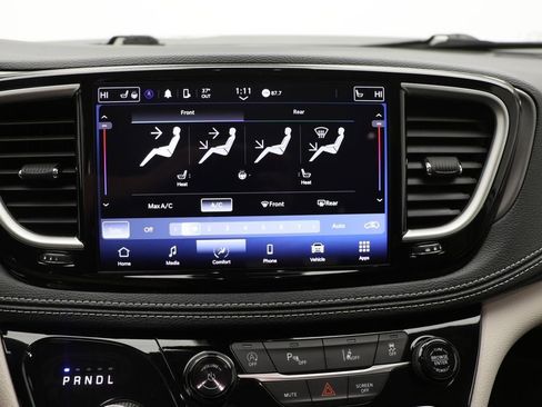Used 2024 Chrysler Pacifica Touring-L w/ Road Tripper Package FWD image 23