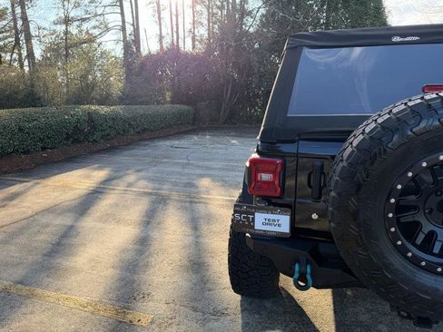 Used 2020 Jeep Wrangler Unlimited Sahara image 7