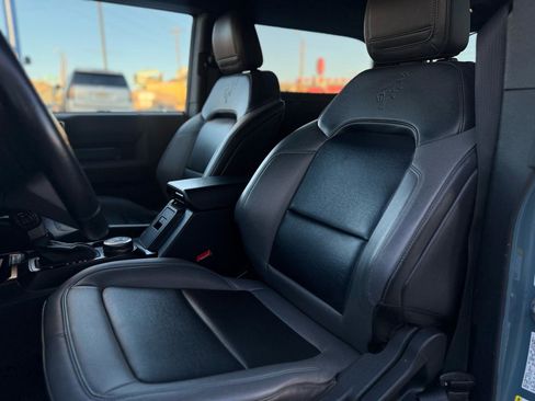 Used 2022 Ford Bronco Black Diamond w/ Sasquatch Package image 12