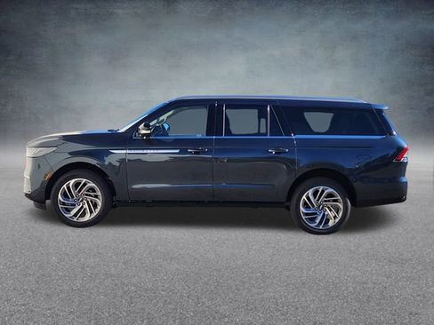 New 2025 Lincoln Navigator L Reserve image 4