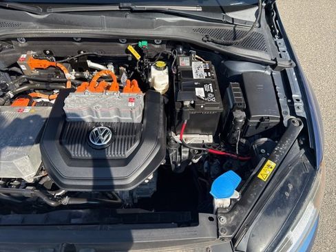 Used 2016 Volkswagen e-Golf SE w/ DC Fast Charging Package image 24