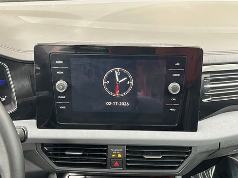 Used 2025 Volkswagen Jetta SE image 18