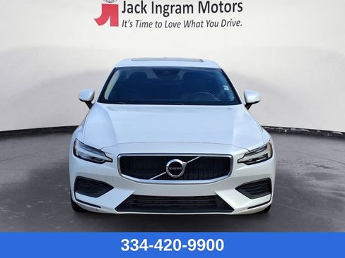 Used 2020 Volvo S60 T5 Momentum image 8
