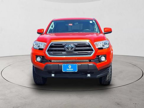 Used 2018 Toyota Tacoma SR5 AWD/4WD image 2