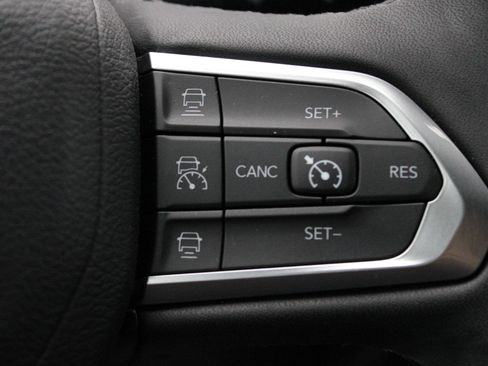 Used 2023 Jeep Compass High Altitude AWD/4WD image 32