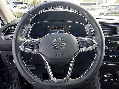 Used 2022 Volkswagen Tiguan SE image 29