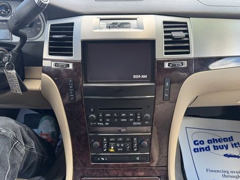 Used 2013 Cadillac Escalade Premium image 20