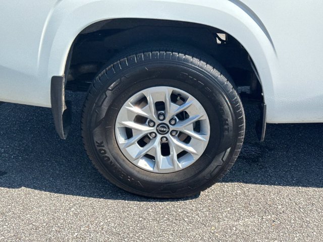 Used 2024 Nissan Frontier SV w/ Technology Package RWD image 12