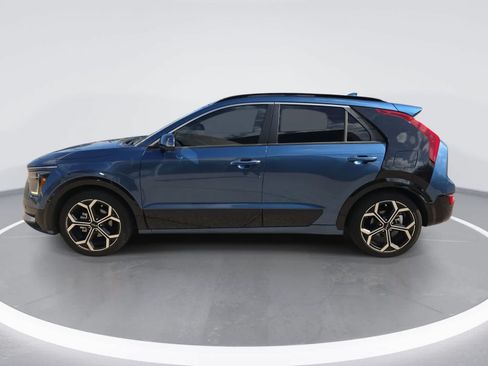 Used 2023 Kia Niro SX Touring FWD image 5