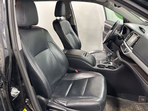 Used 2015 Toyota Highlander XLE AWD/4WD image 18