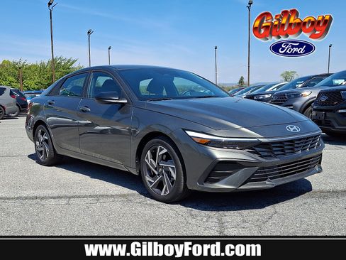 Used 2025 Hyundai Elantra Sport FWD image 1