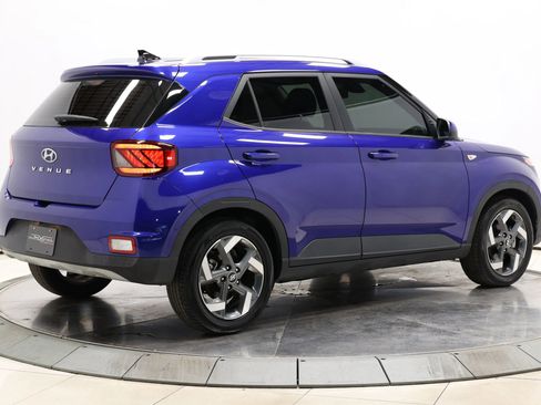 Used 2022 Hyundai Venue Limited image 4