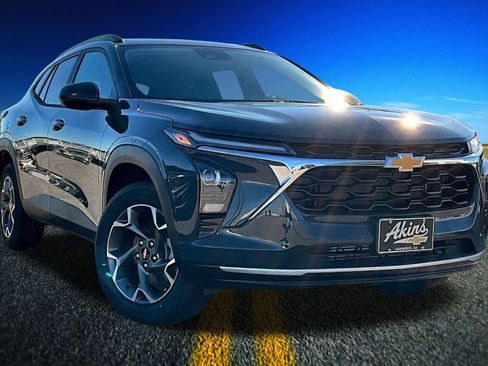 New 2026 Chevrolet Trax LT w/ Driver Confidence Package image 2