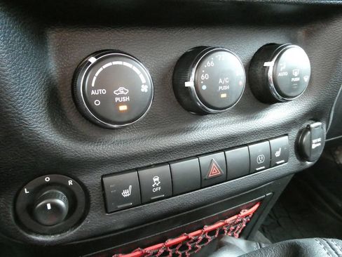 Used 2017 Jeep Wrangler Rubicon AWD/4WD image 23