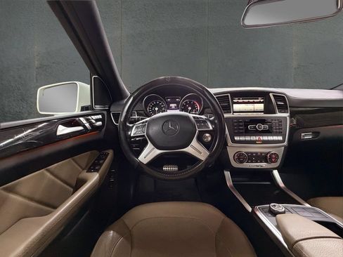 Used 2016 Mercedes-Benz GL 550 4MATIC image 34