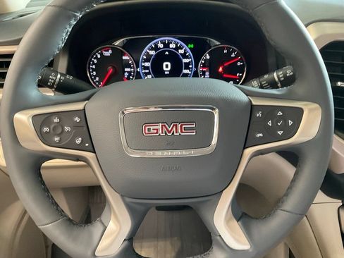 Used 2023 GMC Acadia Denali w/ Denali Technology Package AWD/4WD image 12