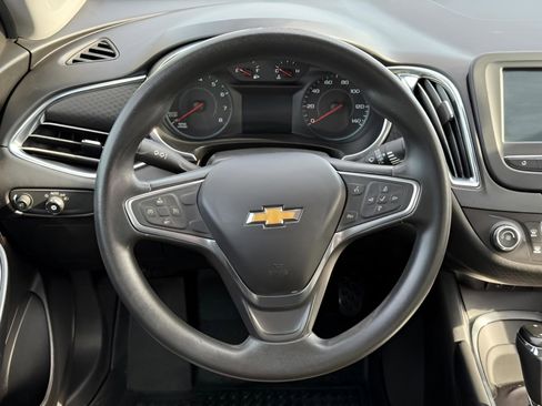Used 2017 Chevrolet Malibu LT FWD image 12