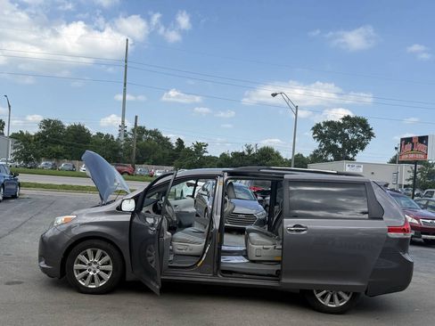 Used 2011 Toyota Sienna XLE w/ Premium Pkg AWD/4WD image 27
