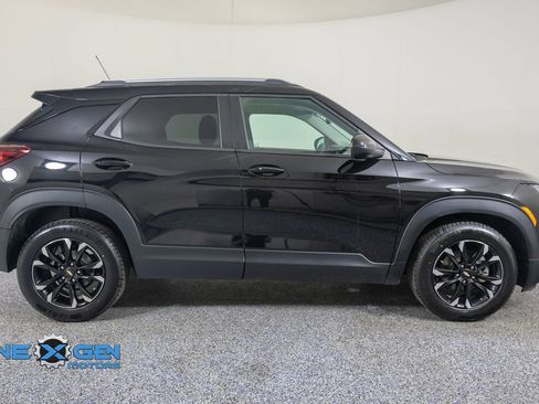 Used 2021 Chevrolet TrailBlazer LT w/ Convenience Package FWD image 9