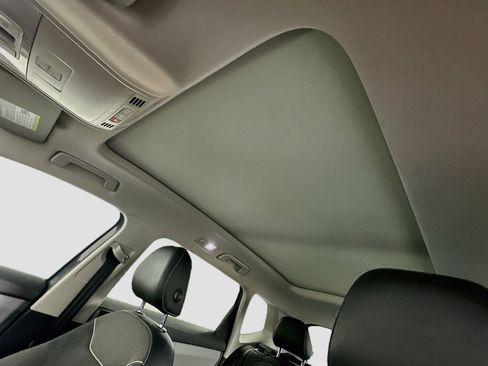 Used 2023 Volkswagen Taos SE w/ Panoramic Sunroof Package FWD image 25