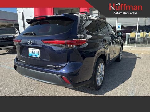 Used 2022 Toyota Highlander Limited image 3