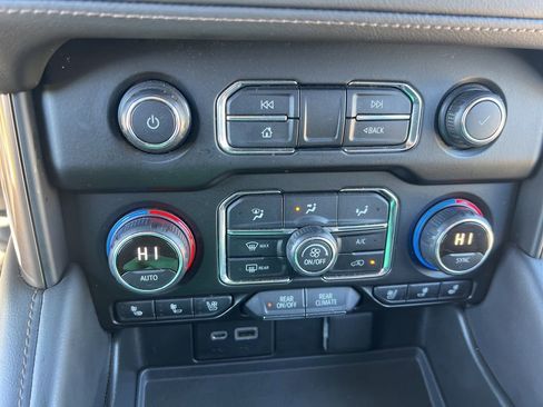 Used 2021 Chevrolet Suburban High Country image 27