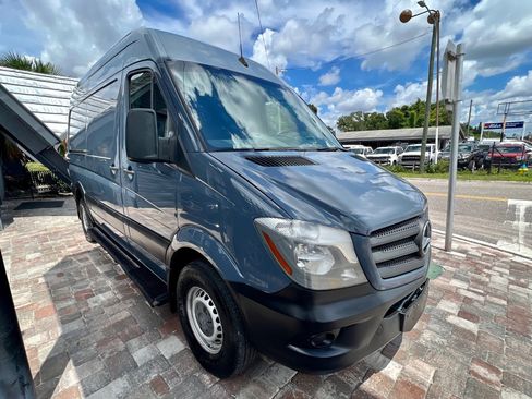 Used 2018 Mercedes-Benz Sprinter 2500 image 2