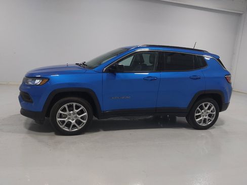 Used 2022 Jeep Compass Latitude AWD/4WD image 2