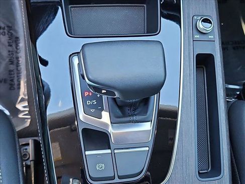 Certified 2025 Audi Q5 2.0T Premium Plus w/ Premium Plus Package image 12