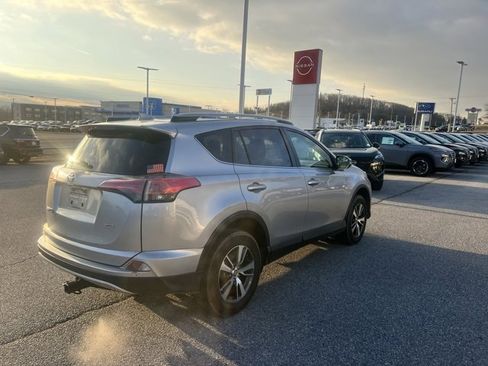 Used 2018 Toyota RAV4 XLE image 7