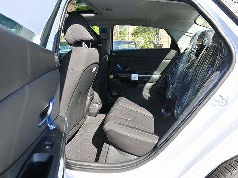 Used 2025 Hyundai Elantra SEL w/ Cargo Package image 10