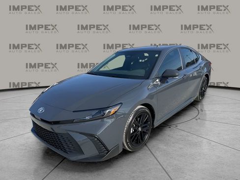 Used 2026 Toyota Camry SE image 1