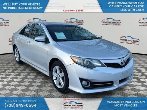 Used 2014 Toyota Camry SE image 3