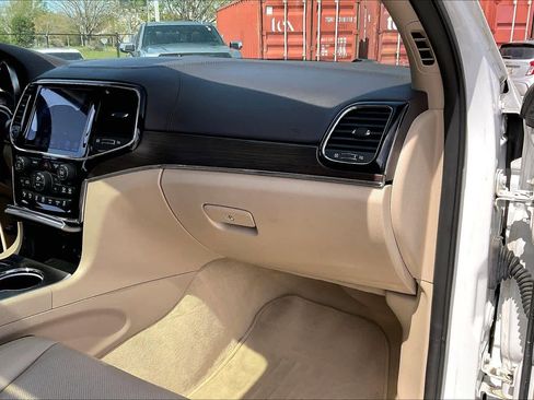 Used 2020 Jeep Grand Cherokee Overland image 17