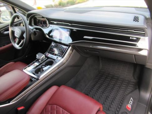 Used 2022 Audi SQ7 Prestige image 10