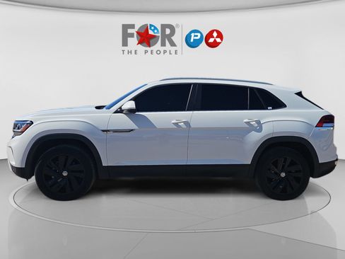 Used 2021 Volkswagen Atlas Cross Sport SE w/ Panoramic Sunroof Package FWD image 2